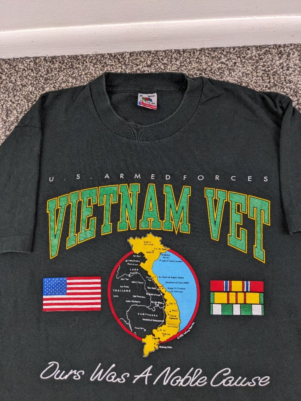 Vintage 90s 1992 Vietnam Vet US Armed Forces T Shirt Medium Single Stitch USA